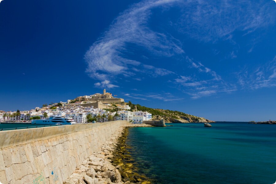 Ibizas natürliche Schönheit: Wandern und Outdoor-Abenteuer