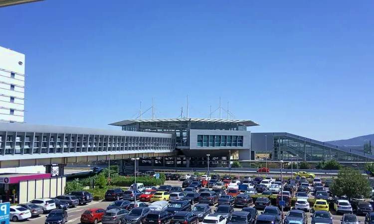 Прямые рейсы из Афинский международный аэропорт «Элефтериос Венизелос» (ATH) – AviaScanner