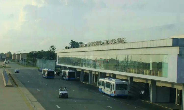 مطار باندارانايكا الدولي