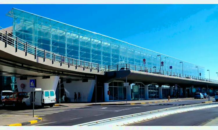 カターニア フォンターナロッサ空港