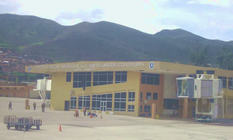 Bandara Internasional Alejandro Velasco Astete