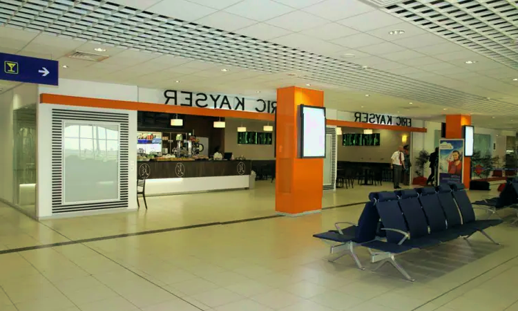 De internationale luchthaven N'Djili
