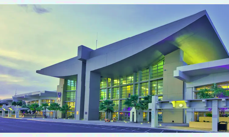 مطار أنطونيو بي وون بات الدولي
