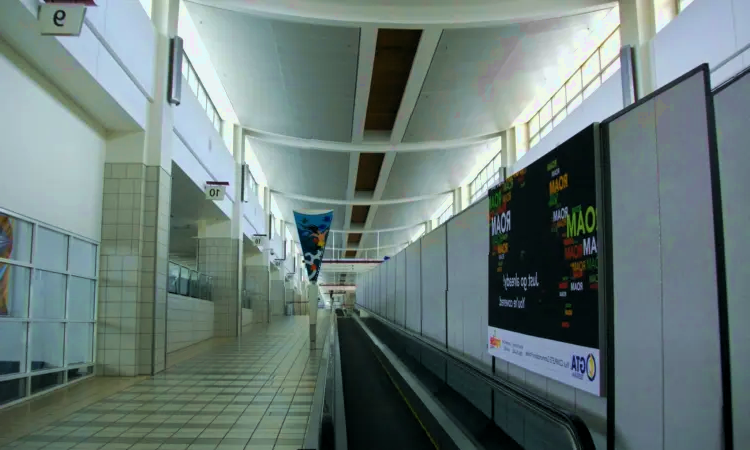 안토니오 B. 원 팻 국제공항