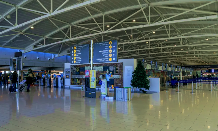 De internationale luchthaven van Larnaca