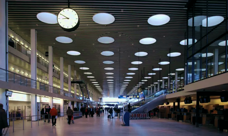 Международный аэропорт Тираны