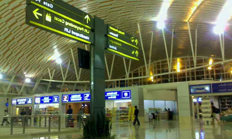 Международный аэропорт Султан Хасануддин